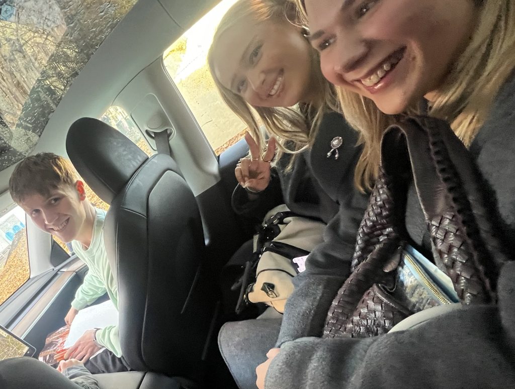 Oss i bilen
